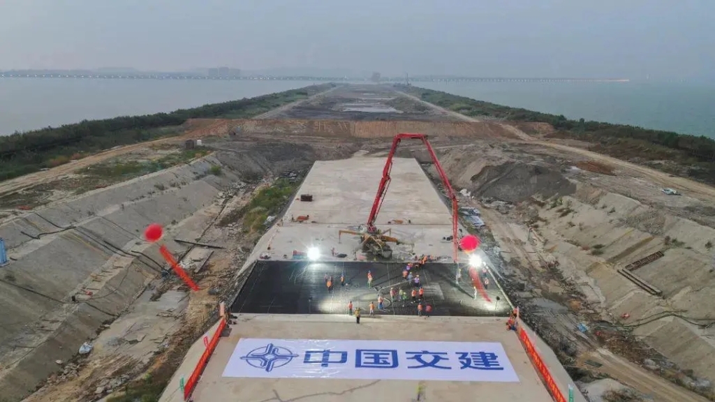 2021年10月9日，太湖隧道所有主體結(jié)構(gòu)施工全部完成，隧道實(shí)現(xiàn)全封閉。